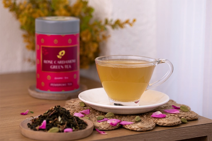 Fine rose cardamom green tea powder crafted by Indian herbal tea experts for the daily tea rituals.